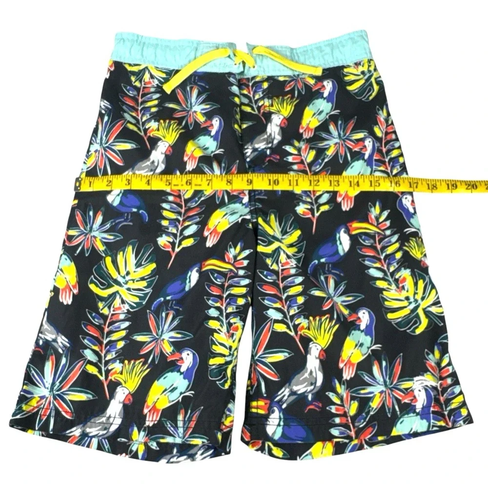 Tommy Bahama make splash